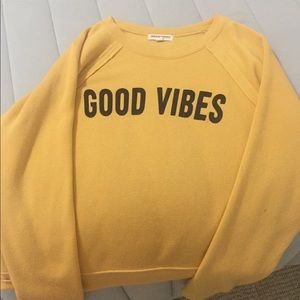 GREYSON THREADS YELLOW ‘GOOD VIBES’ CREW NECK